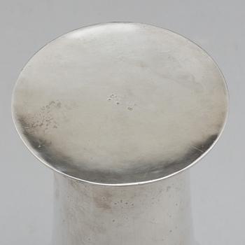 CG HALLBERG, a silver vase, 1910, 456 gram.