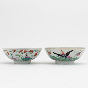 A group of twelve Chinese porcelain bowls, 20th Century.