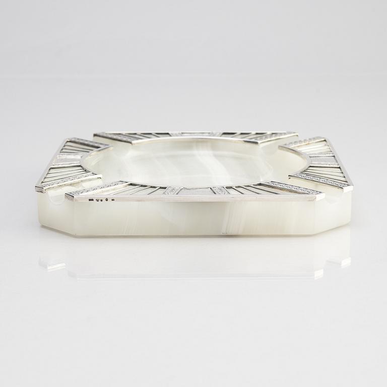 A silver and agate ashtray, W.A. Bolin, Stockholm 1917.