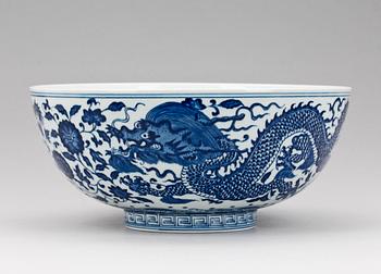 SKÅL, porslin, Qianlongstil, Kina, 1900/2000-tal. Modern tillverkning.