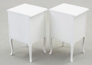 SÄNGBORD, ett par, rokokostil, 1900-talets mitt.