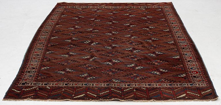 An antique Yomut carpet, ca 336 x 194-202 cm.