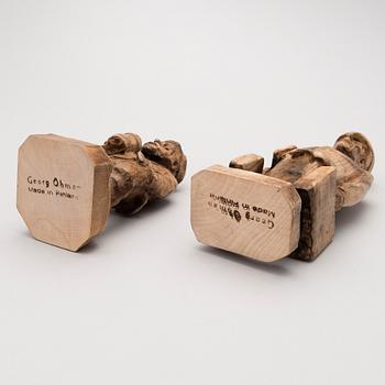 GEORG ÖHMAN, Puuveistoksia, 2 kpl, leimasigneerattu.