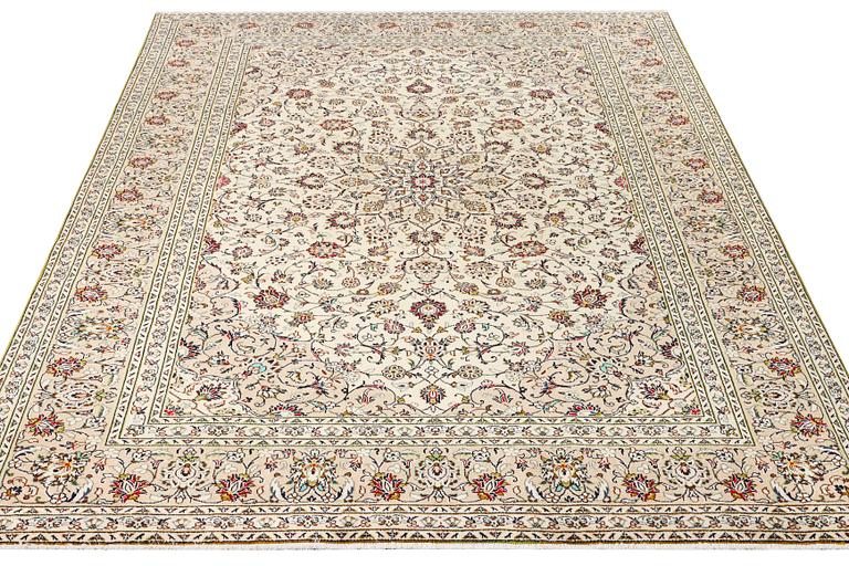 A Keshan carpet, c. 342 x 242 cm.