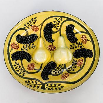 BIRGER KAIPIAINEN, a decorative plate, stoneware, signed Kaipiainen Arabia.