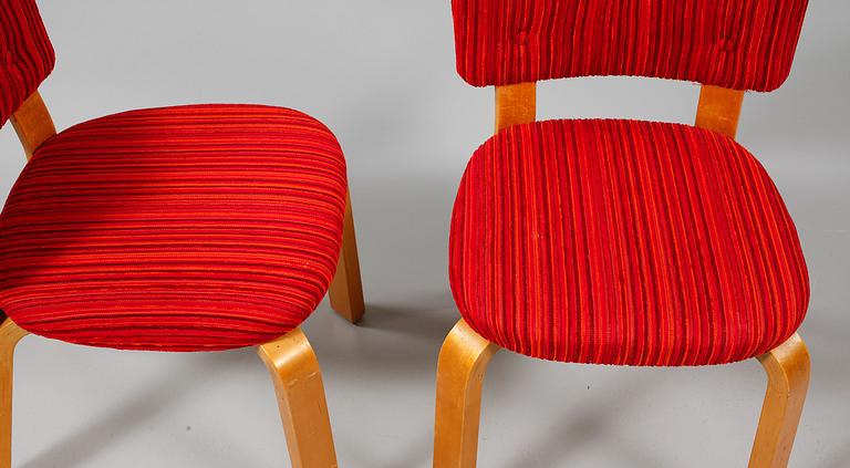 STOLAR, ett par, Alvar Aalto, modell 62, omkring år 1950.