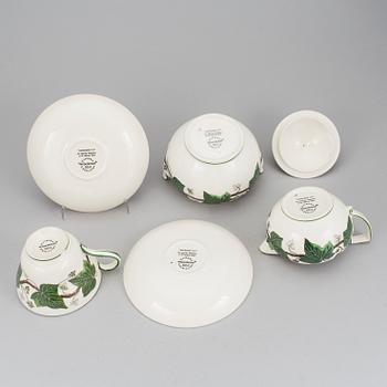 A "Napoleon Ivy" tea set in earthenware by Wedgwood.