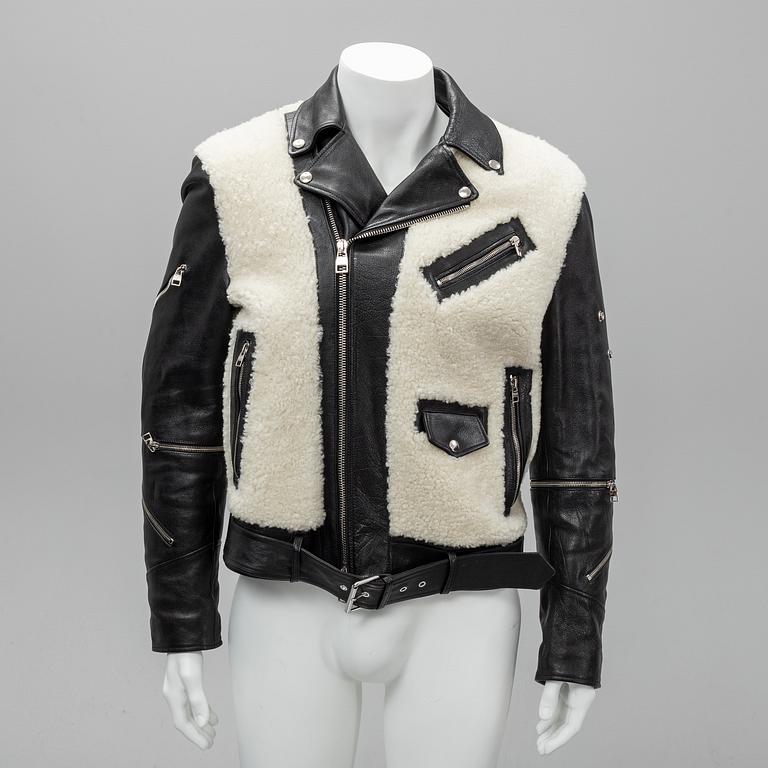 Alexander McQueen, a buffalo and lamb skinn leather jacket, 2018, Italian size 52.