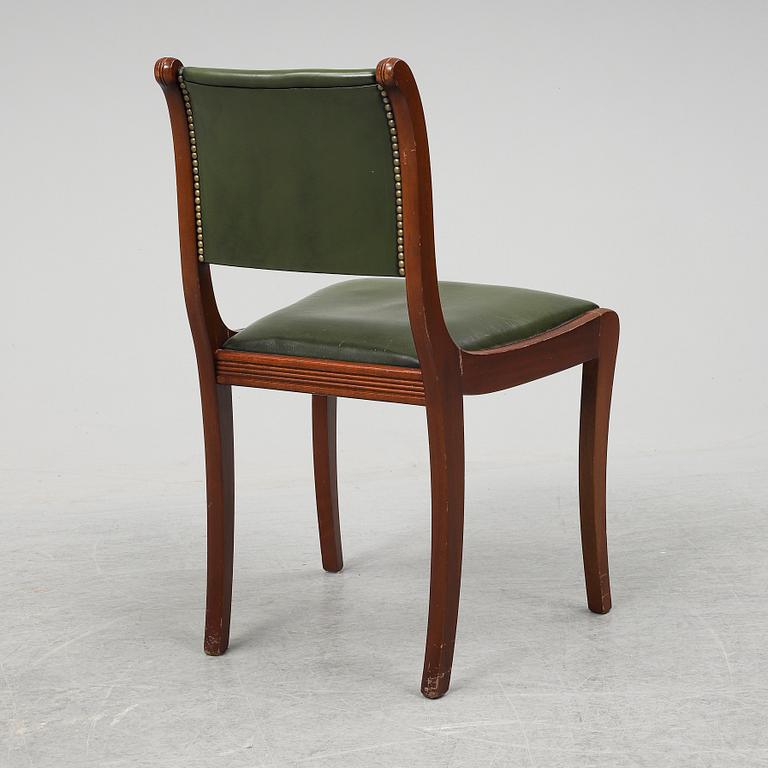 SKRIVBORD OCH STOL, England, 1900-talets slut.