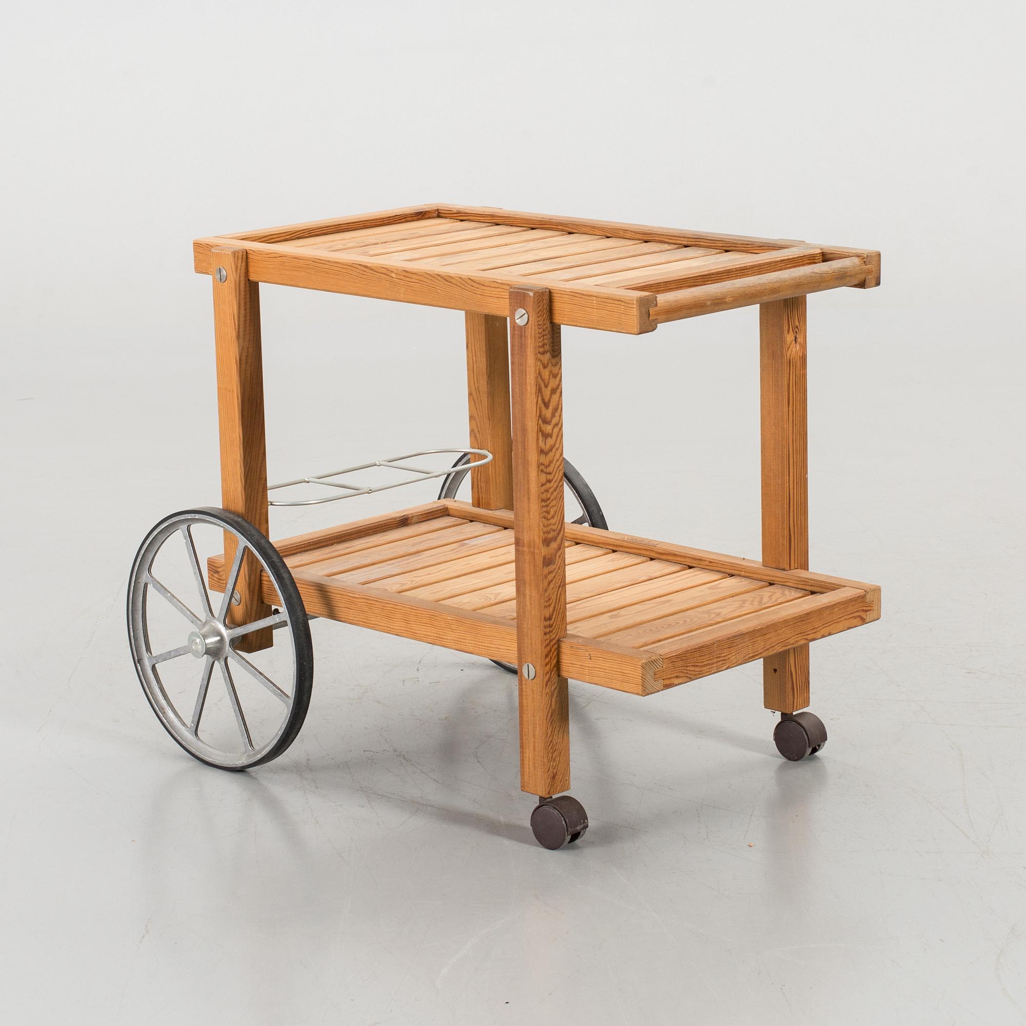 SERVERINGSVAGN , Elsa Stackelberg, Fri form.