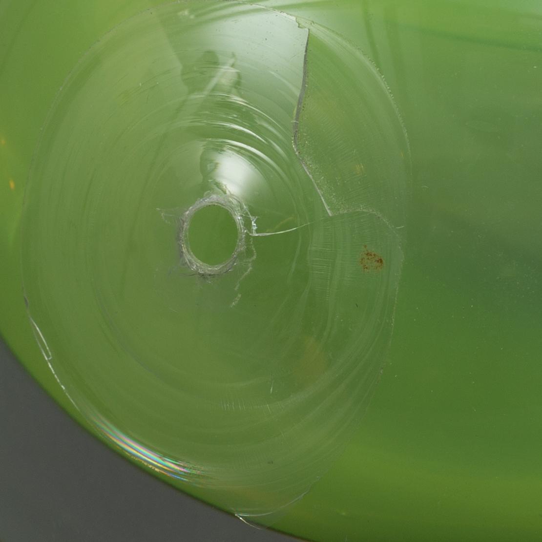Hanne Dreutler & Arthur Zirnsack, "Äpple-Plommon-fat  nr 1", med åtta frukter i glas, Studio Åhus, 1988.