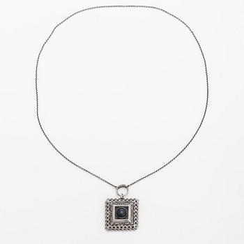 Pentti Sarpaneva, A silver necklace with a spectrolite, model 1413. Kalevala Koru, Helsinki 1968.