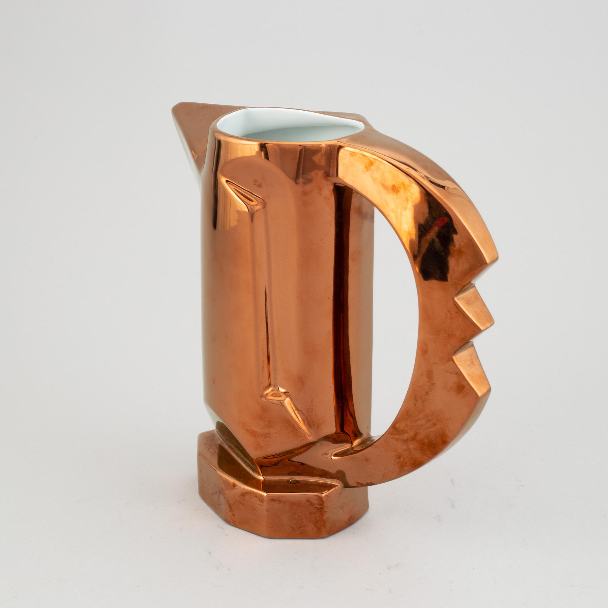 A porcelain jug/vase 'Jarrita Florero' by Javier Mariscal, 1980's.