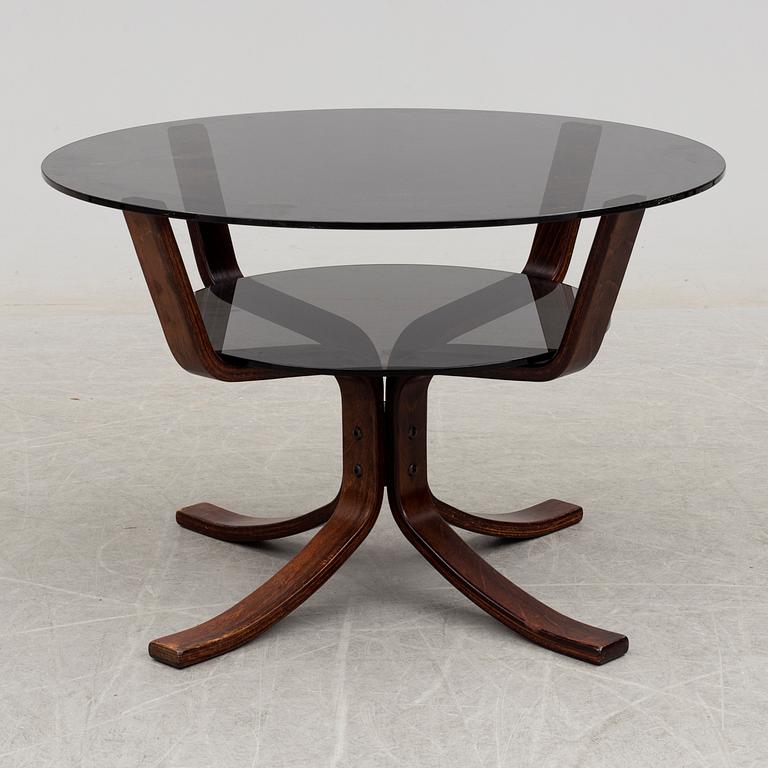 Three easy chairs and table, 1960-/70´s.
