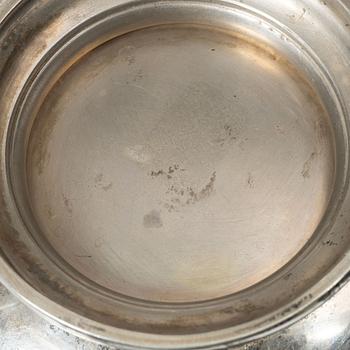 A parcel gilt silver bowl for flower arrangement, Garrard & Co Ltd, Birmingham 1975.