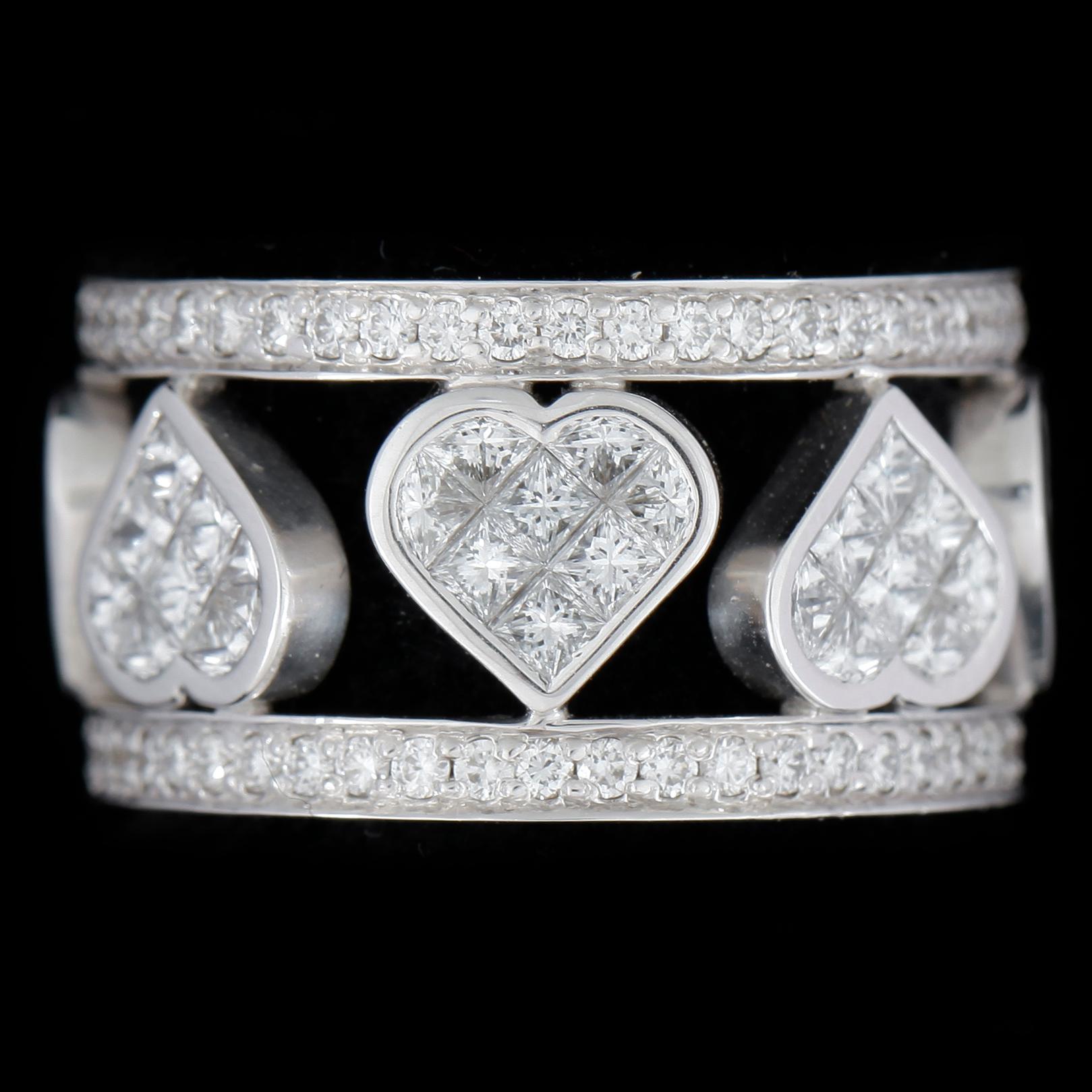 RING, 18k vitguld med olikslipade diamanter tot ca3,33ct. Vikt ca11g.