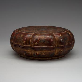 A large lacquered box with cover, Qing dynasty, 18th Century.