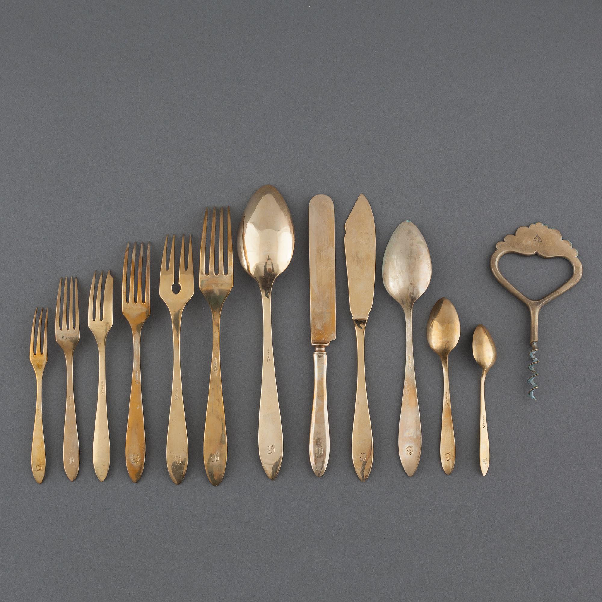 194 pieces of dirigold cutlery, 20th century.