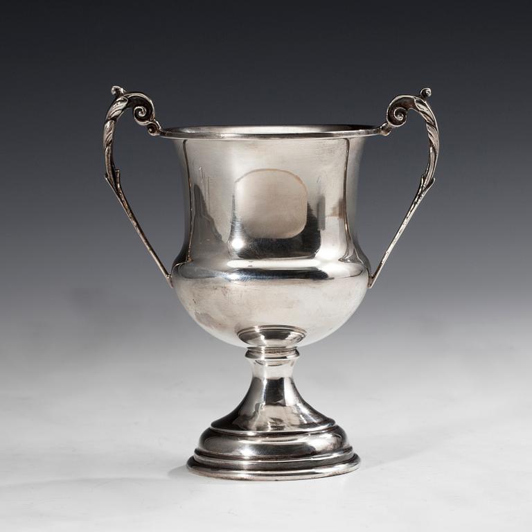 POKAL, sterling silver, Birmingham 1932. Vikt 127 g.