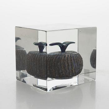 Oiva Toikka, annual glass cube 1980, signed Oiva Toikka Nuutajärvi 1980, 37/1000.