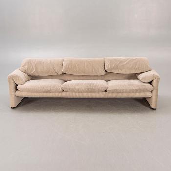 Vico Magistretti, sofa "Maralunga" for Cassina later part of the 20th century.