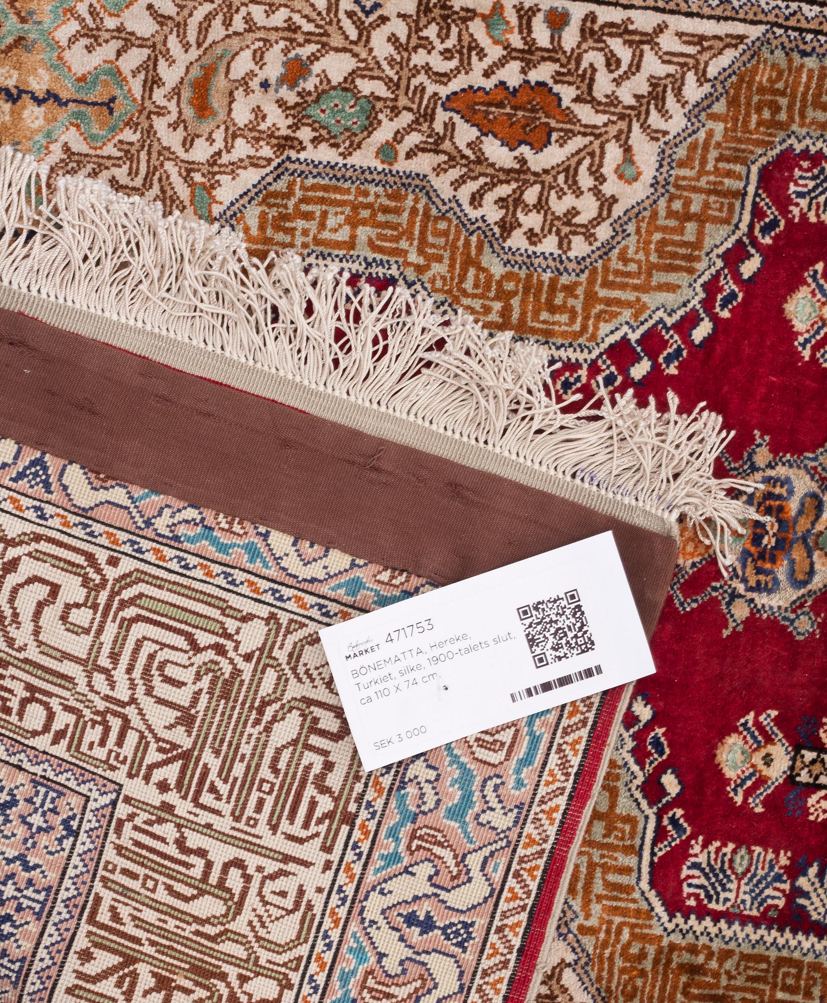 BÖNEMATTA, Hereke, Turkiet, silke, 1900-talets slut, ca 110 X 74 cm.