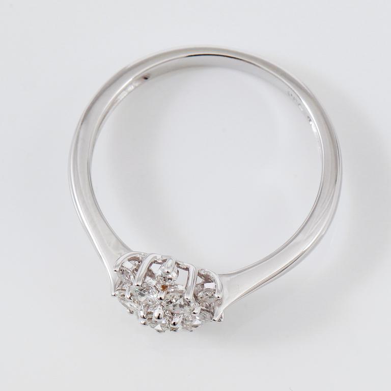 RING, briljantslipade diamanter total ca 0.40 ct.