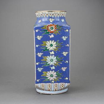 VAS, porslin, Kina, Tongzhi-märkt, 1900-tal, sent republik.