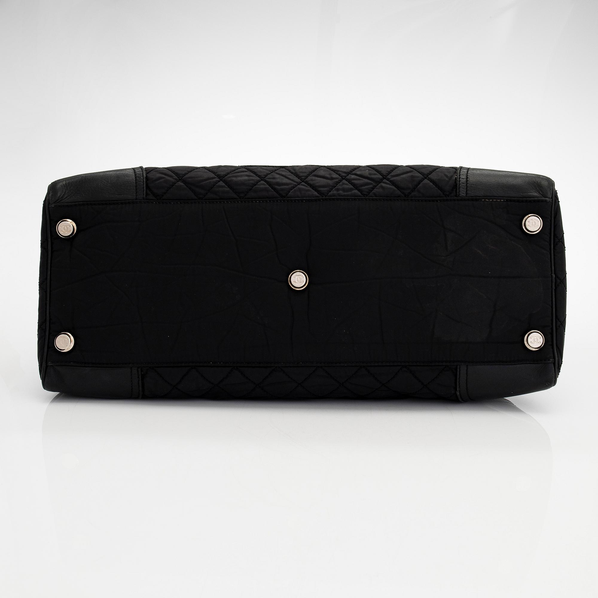 Chanel, laukku, "Paris-New York Duffle", 2005-2006.