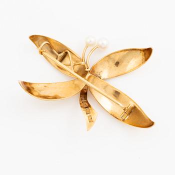 Brosch , 18K guld i form av blomma med odlade pärlor.