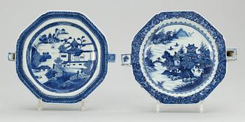 1031. VÄRMETALLRIKAR, 2 st, porslin. Qing dynastin. Jiaqing (1796-1820).