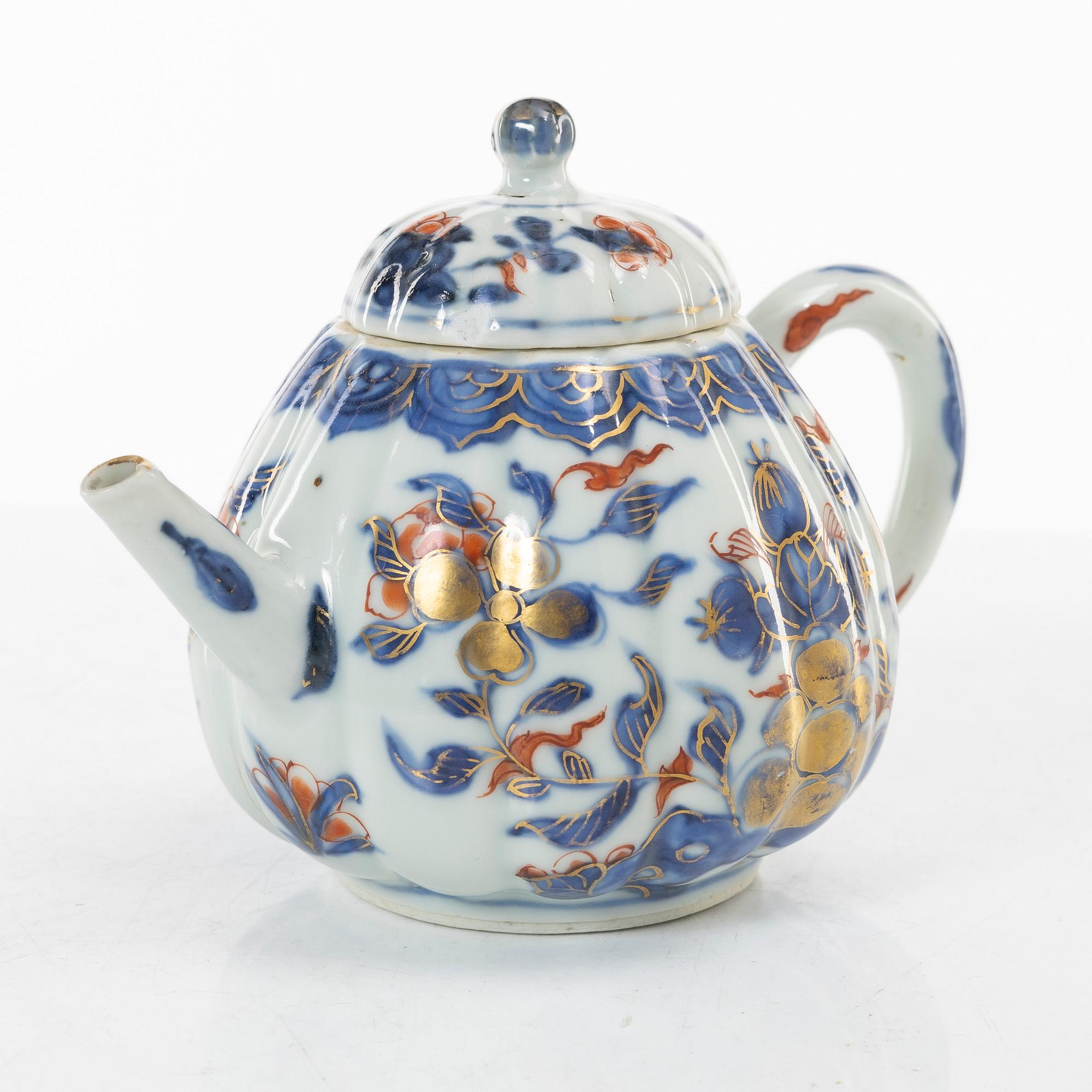 Teapot, porcelain, China, Qing dynasty, Qianlong (1736-96).