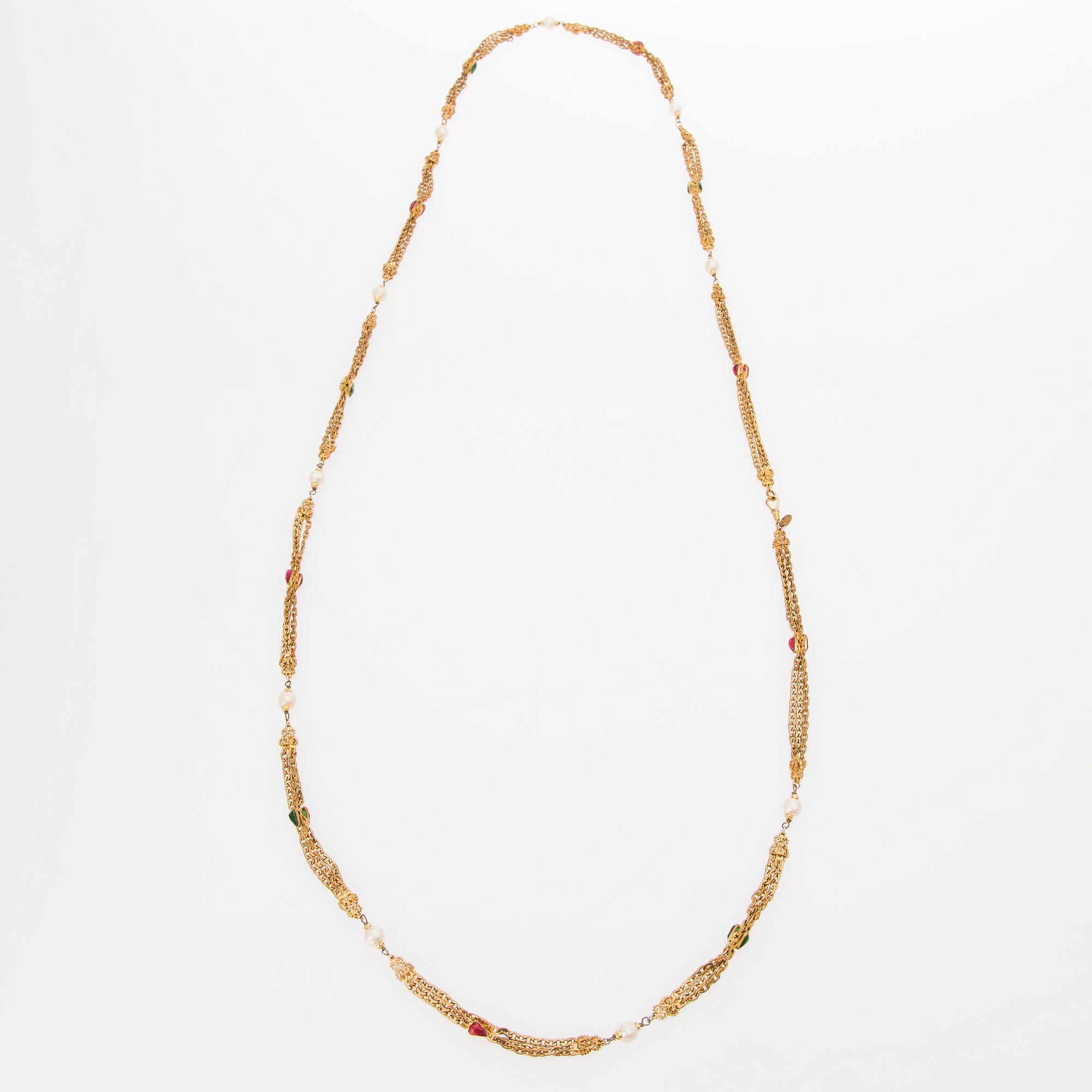 A 1980s Chain Necklace.