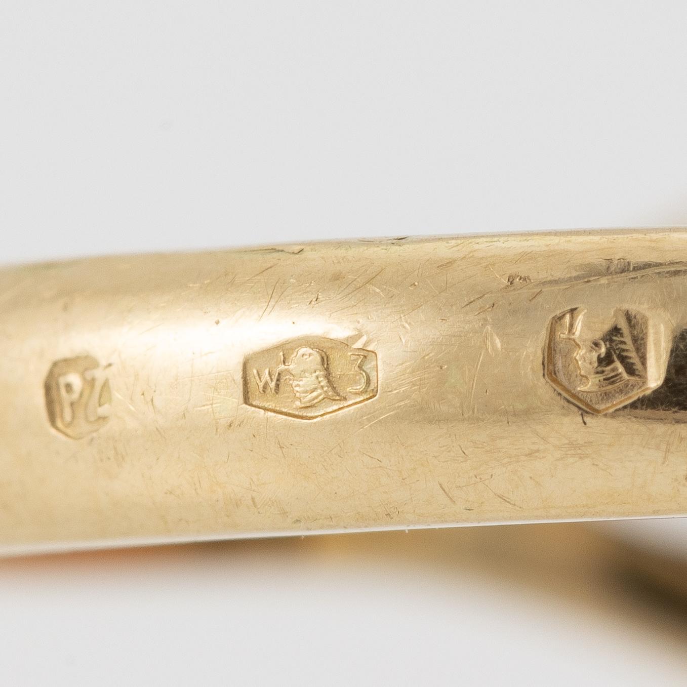 Ring, 14K guld med snäckskalscamé.