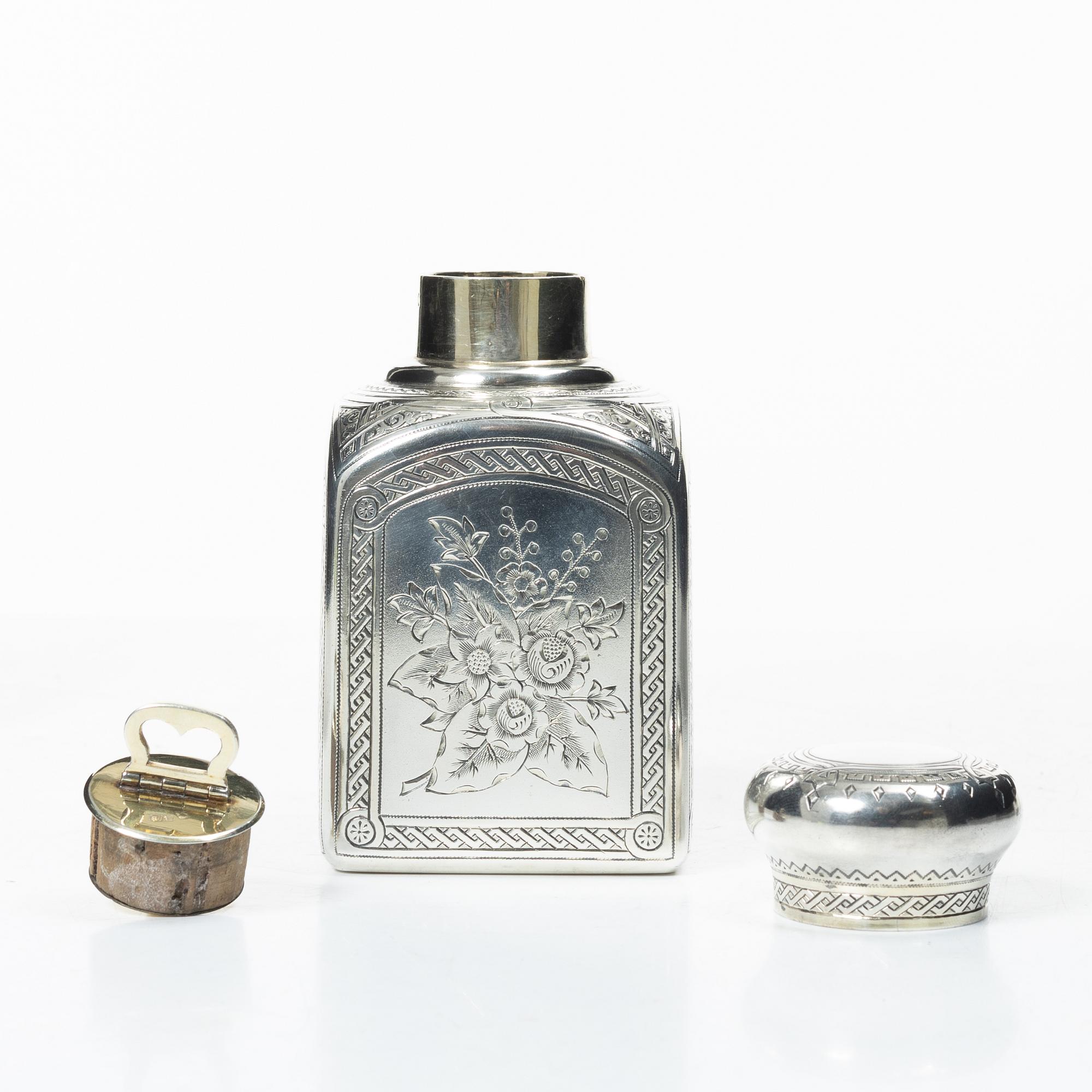 A Russian silver tea caddy, mark of Mikhail Grachev, Moscow 1886.