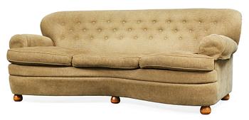 676. JOSEF FRANK, soffa, Firma Svenskt Tenn. Modellummer 968.