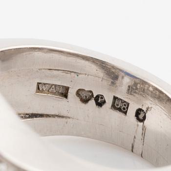 WA Bolin ring platina med en fasettslipad safir samt gammal- och åttkantslipade diamanter.
