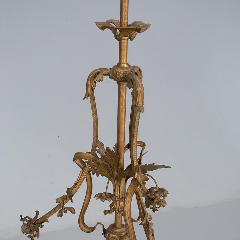 TAKLAMPA, Frankrike, 1900-talets början.