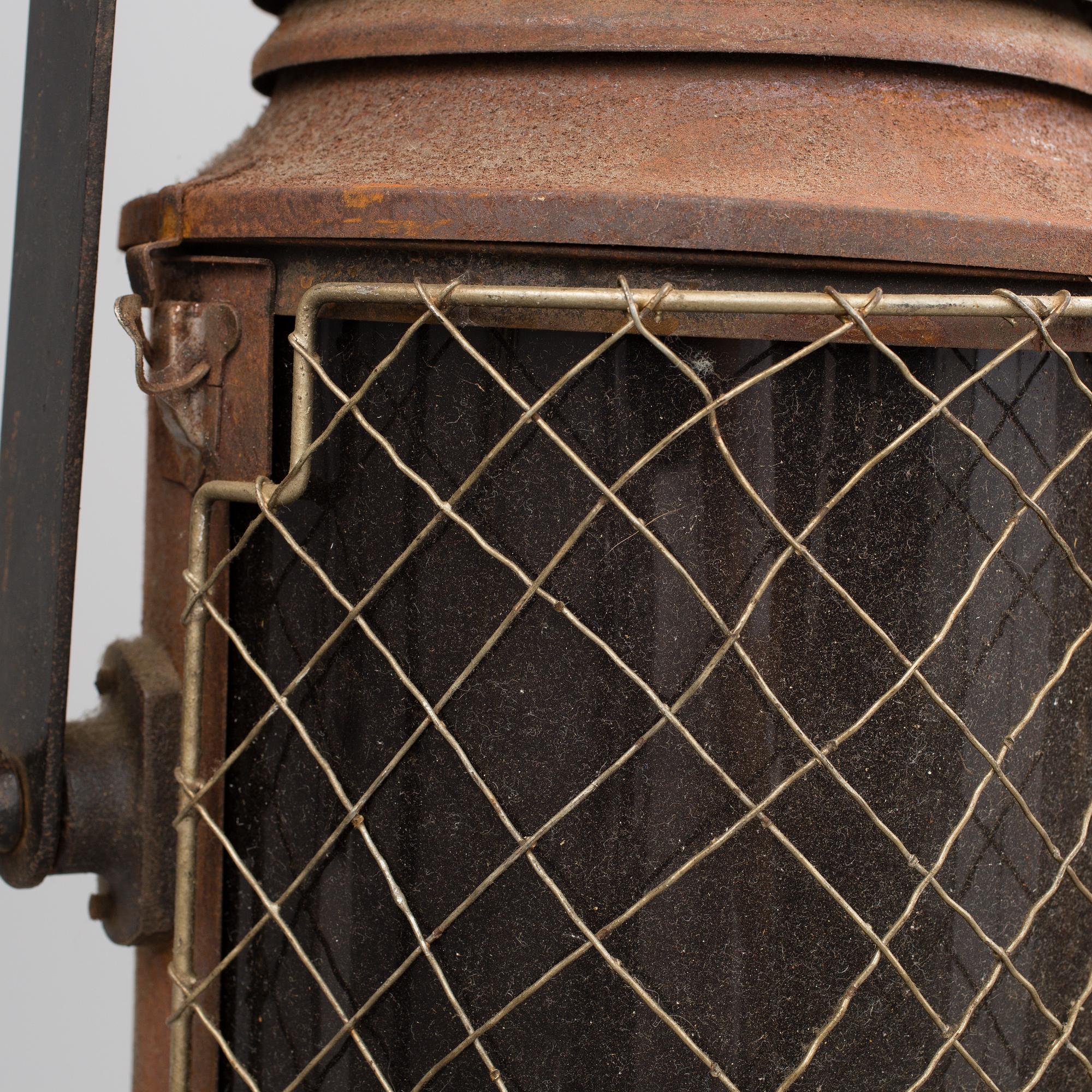 LAMPA/STRÅLKASTARE, 2 stycken, 1900-talets första hälft.