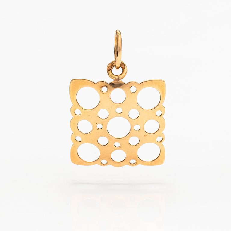 Liisa Vitali, "Pitsi", A  pendant and a pair of earrings made of 14K gold. Westerback, Helsinki.
