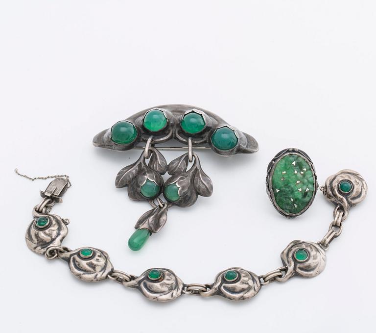 SILVER JEWELLERY, JUGEND; bracelet Bertil Häggströms Guldsmedsaffär Boden, ring and brooch.