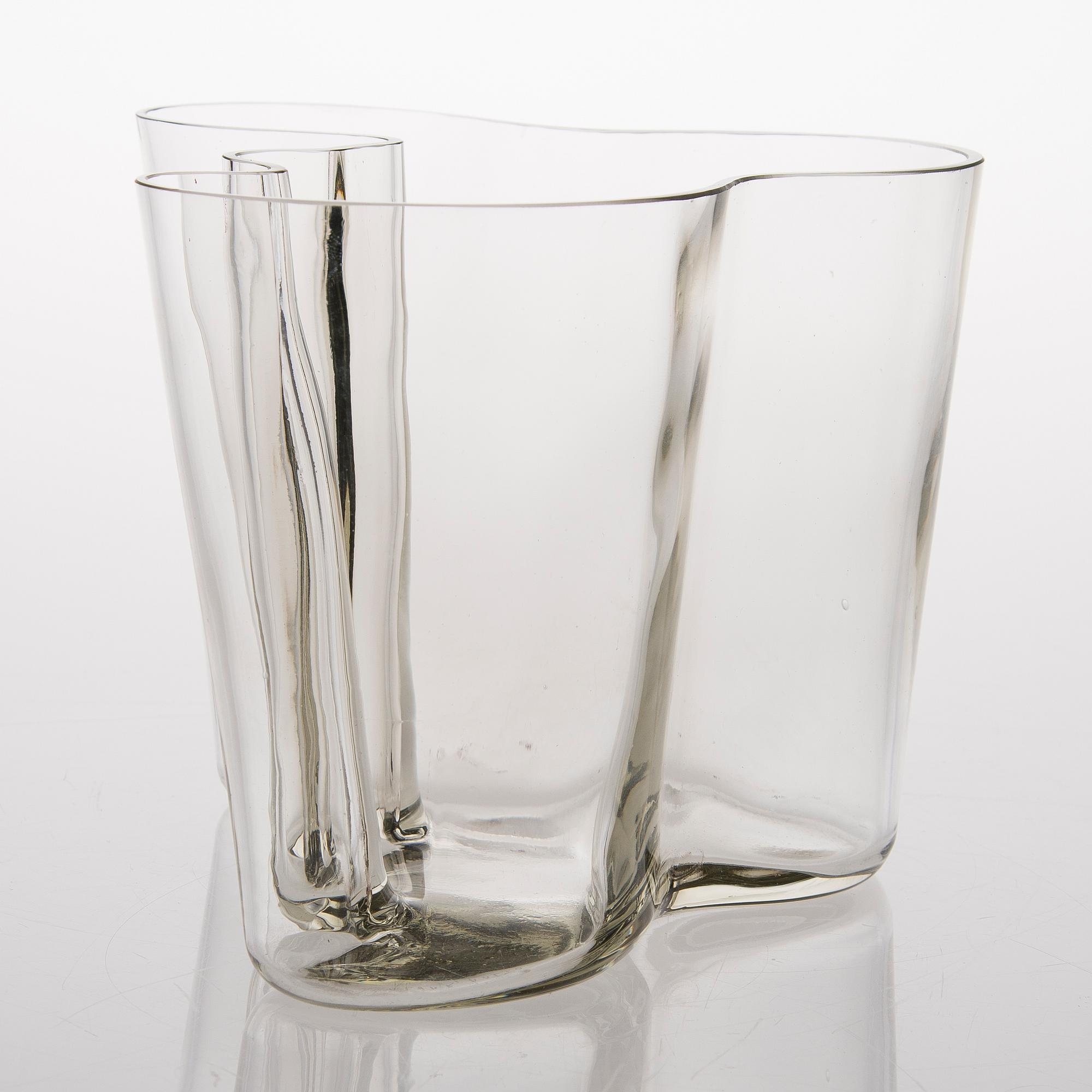 A '3030' vase signed Alvar Aalto, presumably mid-1950s.