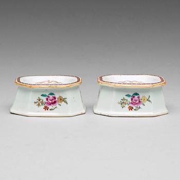 739. A pair of famille rose salts, Qing dynasty, Qianlong (1736-95).