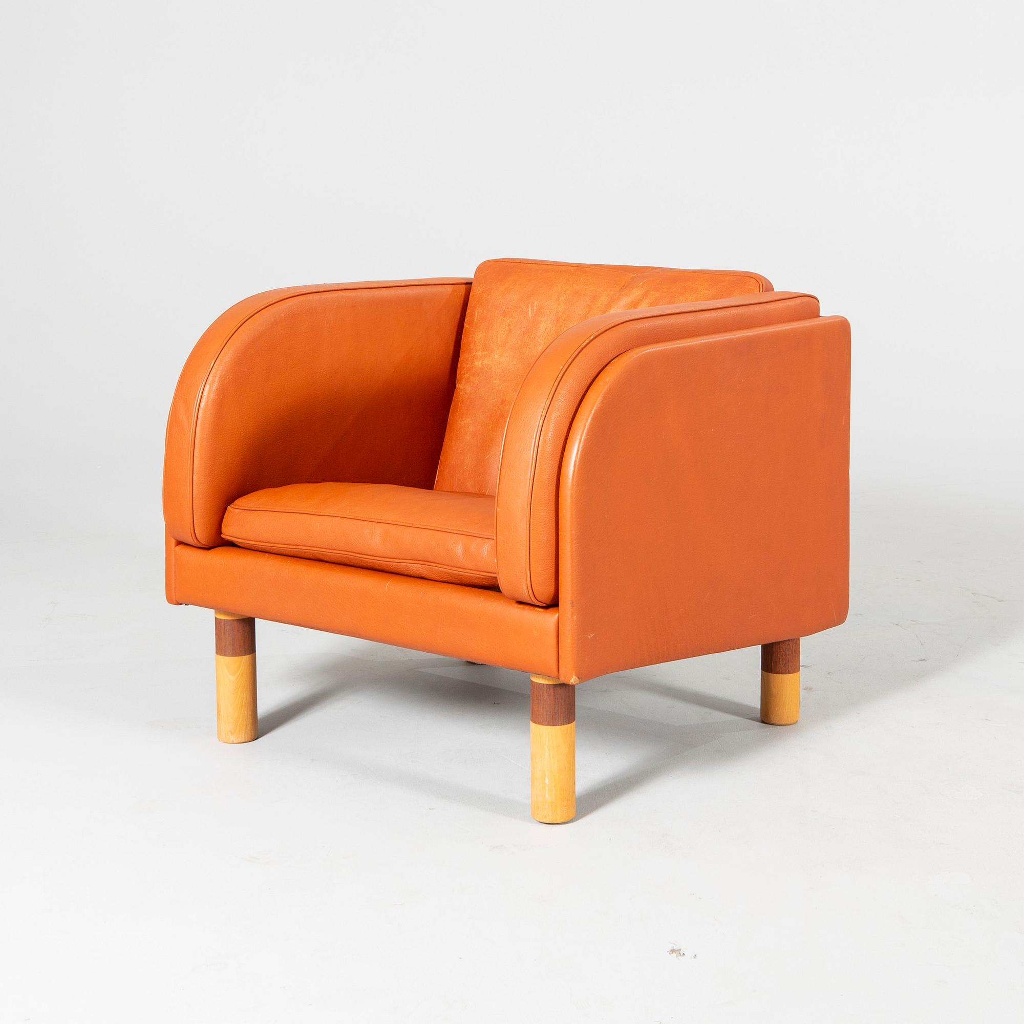 A "EJ20" sofa and armchair by Jørgen Gammelgaard for Erik Jørgensen from the late 20th century.