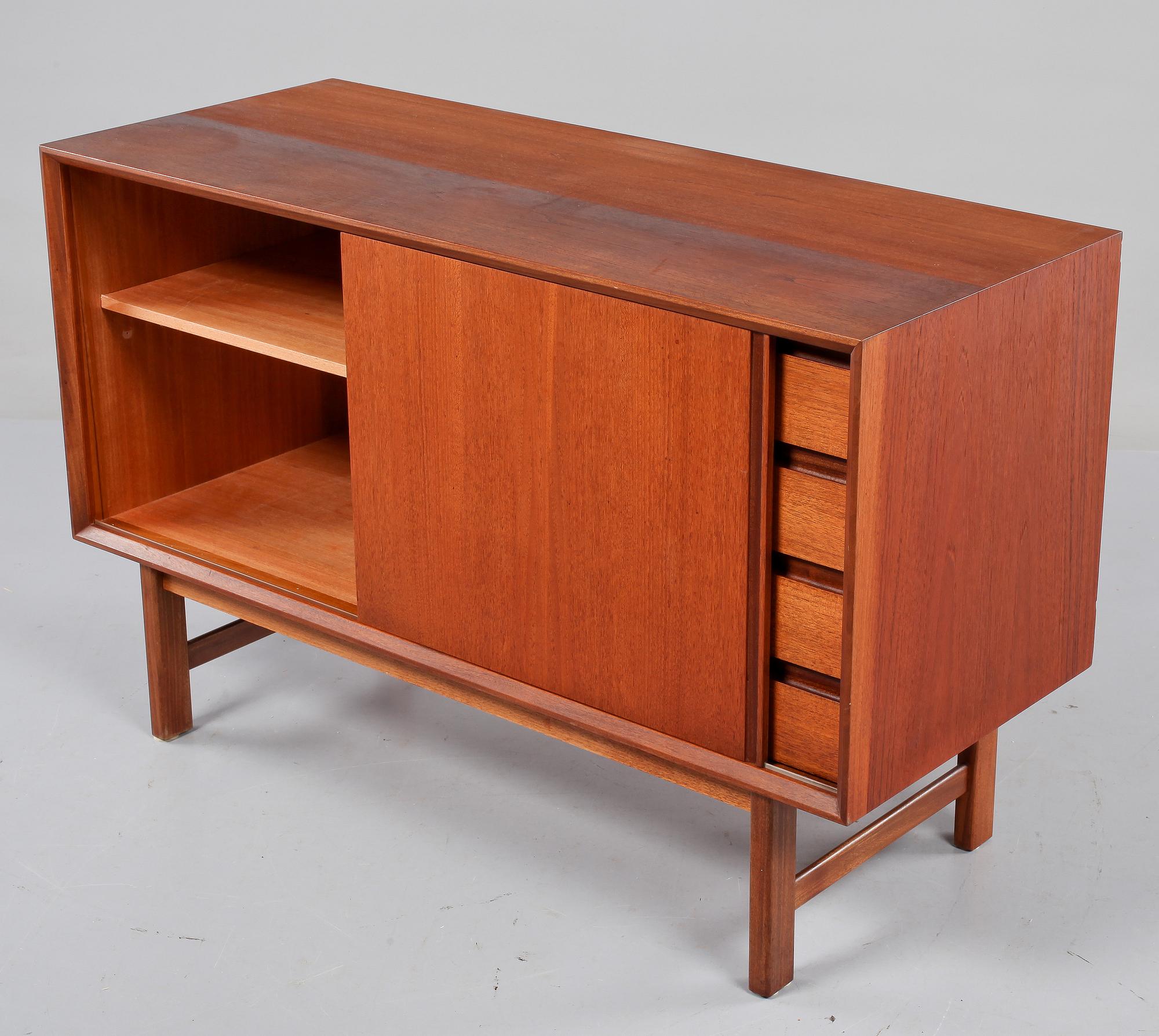 SKÄNK / SIDEBOARD, teak, 1900-talets tredje kvartal.