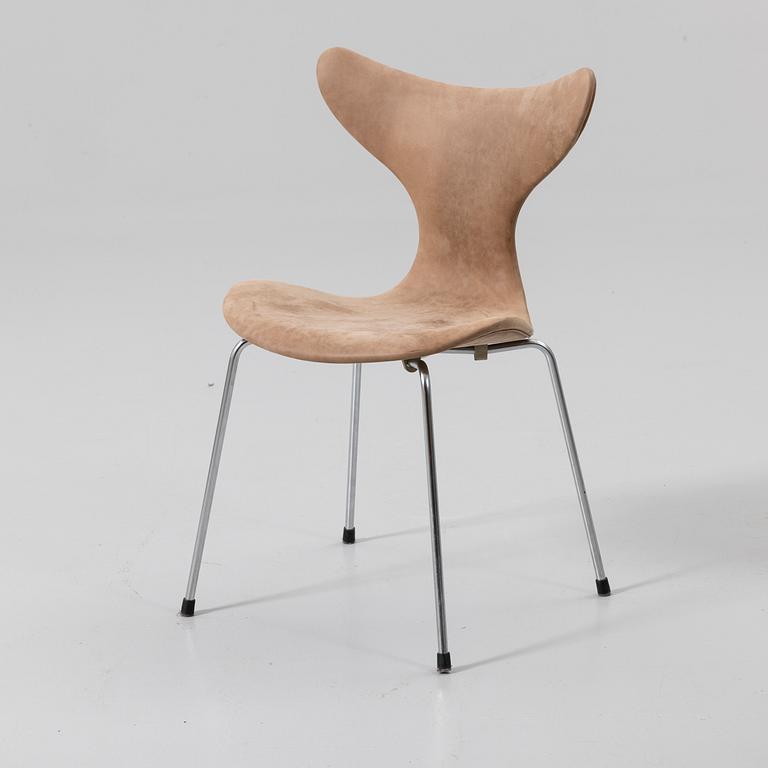Arne Jacobsen, 8 chairs, “Måsen”/“Liljan”, Fritz Hansen, Denmark.