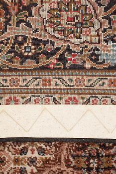 MATTA, orientalisk. Ca 307x198 cm.