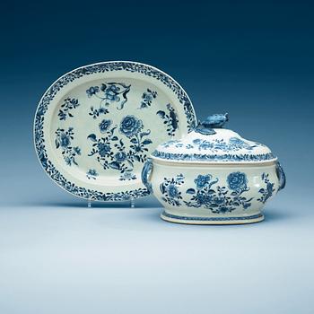 1743. A  blue and white tureen with cover and saucer, Qing dynasty, Qianlong (1736-95).