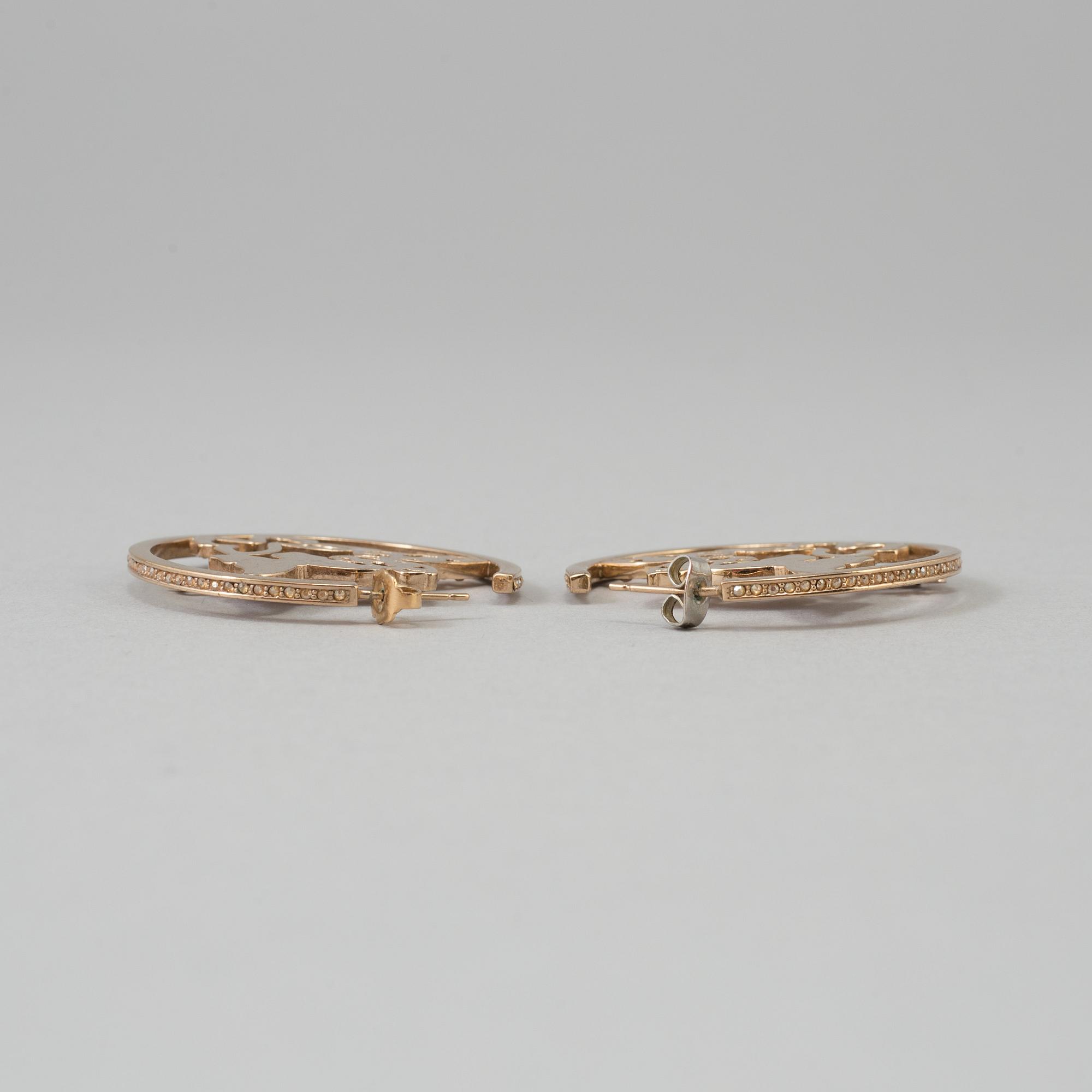 EARRINGS, Christian Dior.