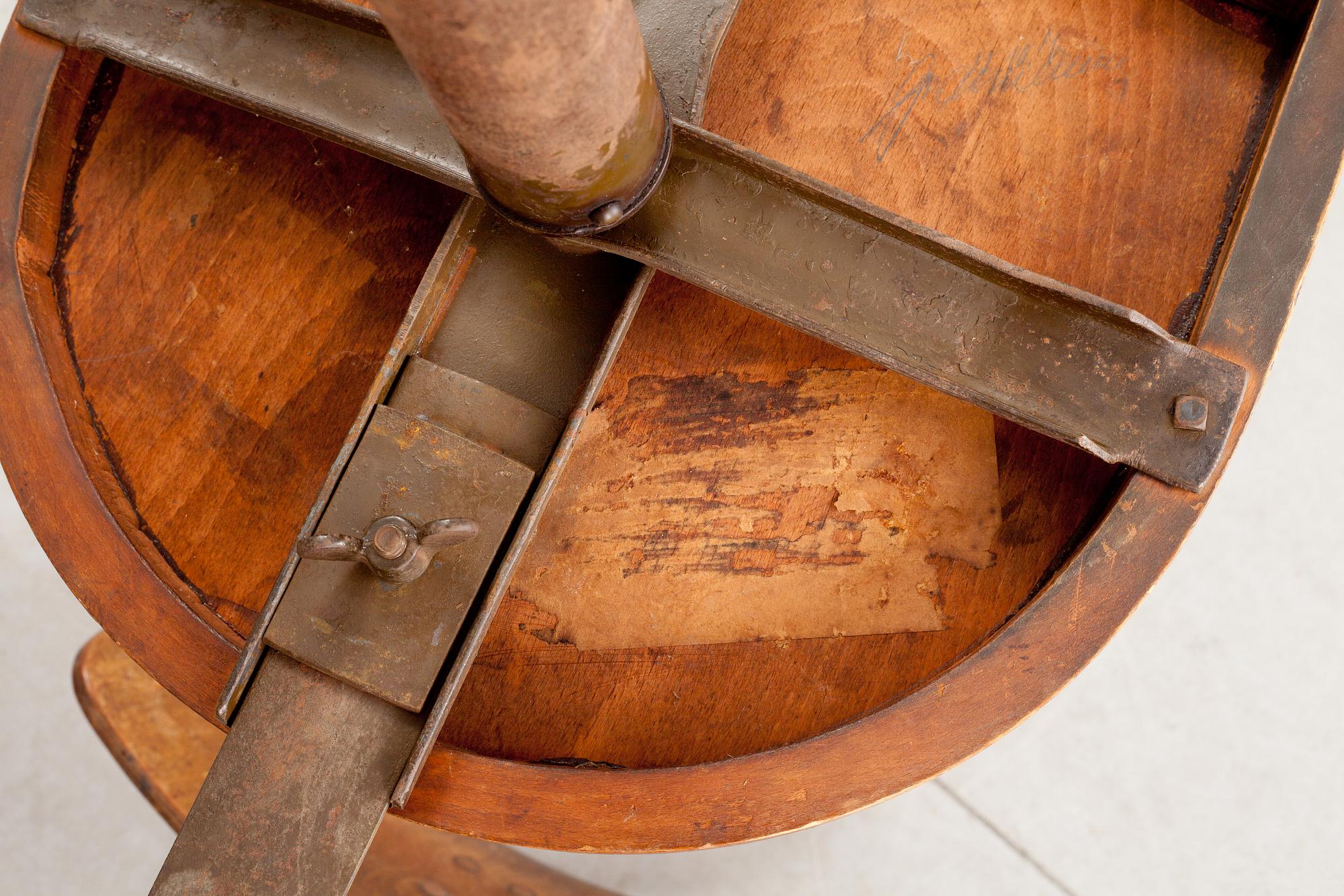 SKRIVBORDSSTOL, märkt Fr. Drabert Söhne, 1900-talets första hälft.